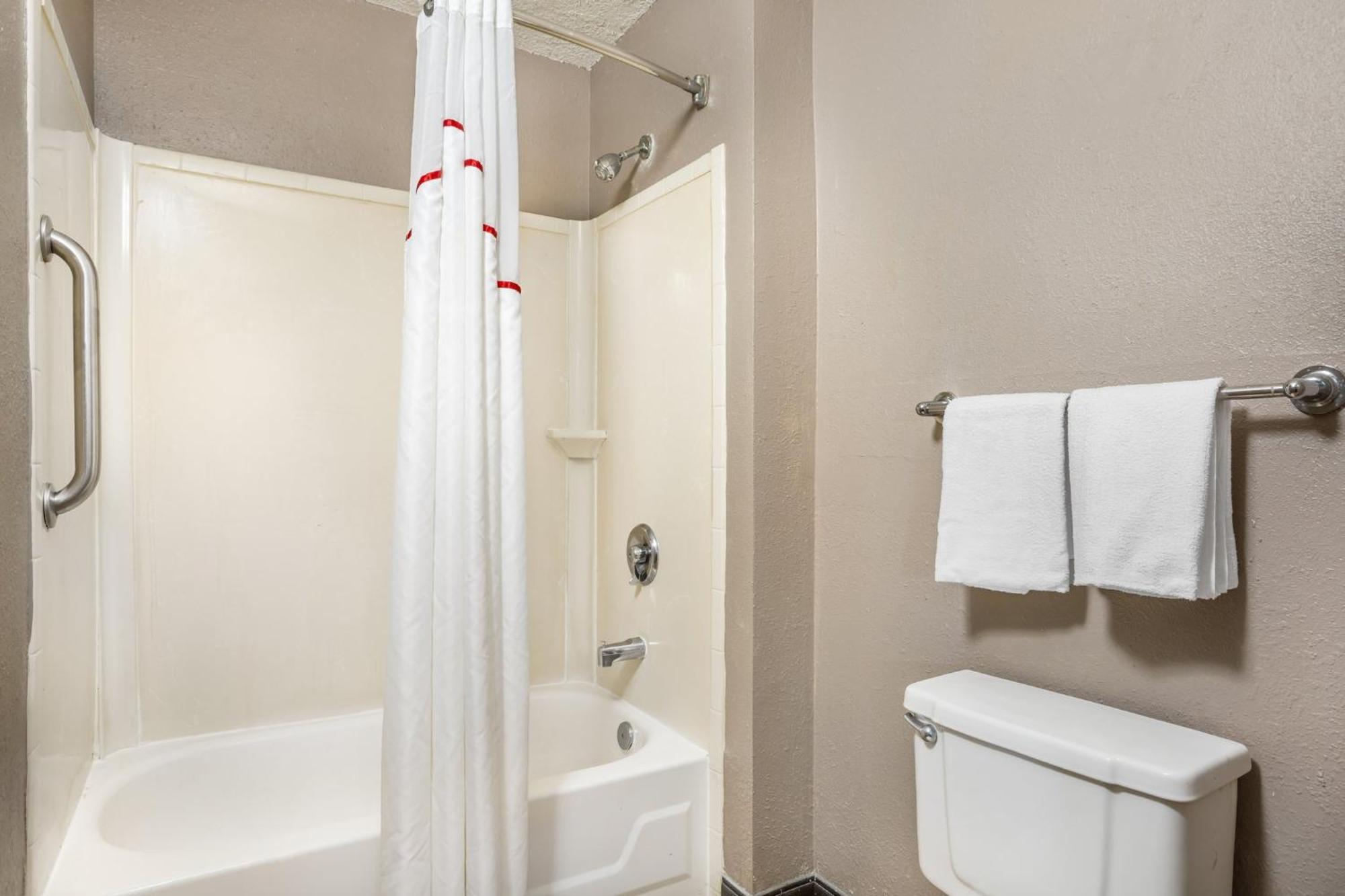 Red Roof Inn Tinton Falls-Jersey Shore Exterior photo